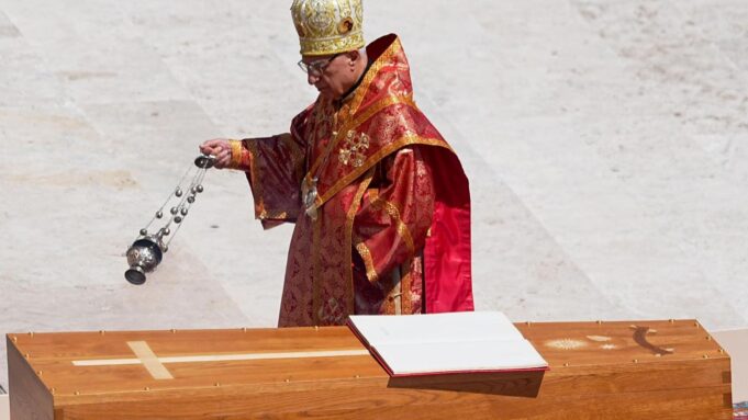 Zatrucie uznanie dla Franziskus ++ Trump łamie ścisłe zasady

