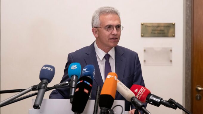 Były OB feldmann z Frankfurtu zachowuje treść emerytalną - Zgromadzenie dyscypliny | Hessenschau.de

