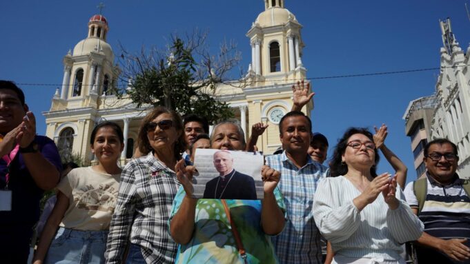 Catholic Peru świętuje czternaście papieża Lwa.

