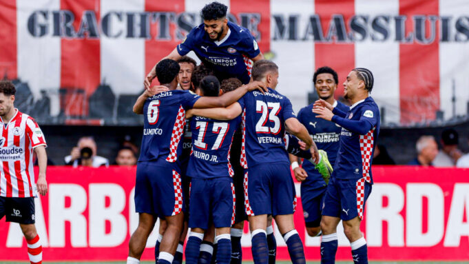 Eredivisie: PSV odrabia pracę domową w Rotterdamie i świętuje tytuł

