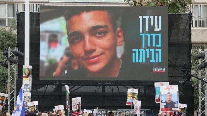Hamas uwalnia nasz duch po 19 miesiącach, kochał Aleksandra

