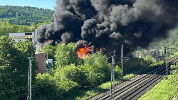 Hurtowe pożary w Großkrotzenburg i Wächtersbach - Zamknięcie trasy lodu | Hessenschau.de

