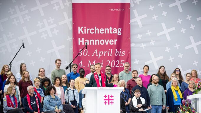 Kirchentag kończy się usługą na świeżym powietrzu

