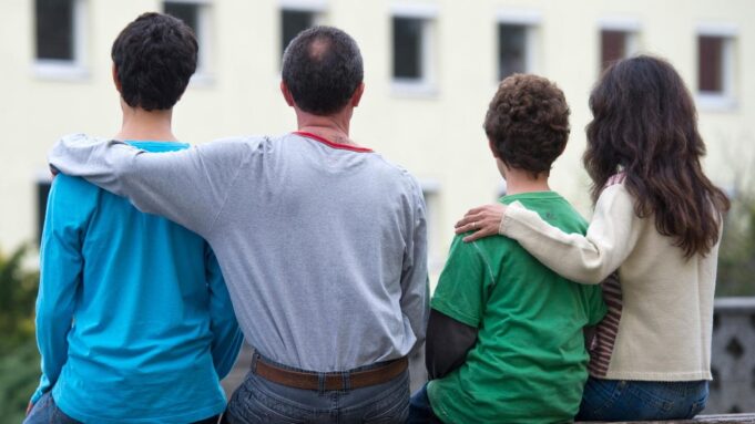 Kościół uważa, że ​​zaprzestanie jedności rodzinnej jest „moralnie podejrzane”


