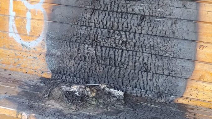 Nieznany mężczyzna wystawił ogień dwukrotnie w STIP autobusu Heeder

