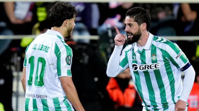 Pomimo podwójnych Gossens: Betis pokonuje Fiorentinę i dotrze do finału

