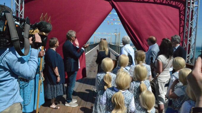 Scharbeutz otwiera nową dok - eksplozja w sąsiednich miastach

