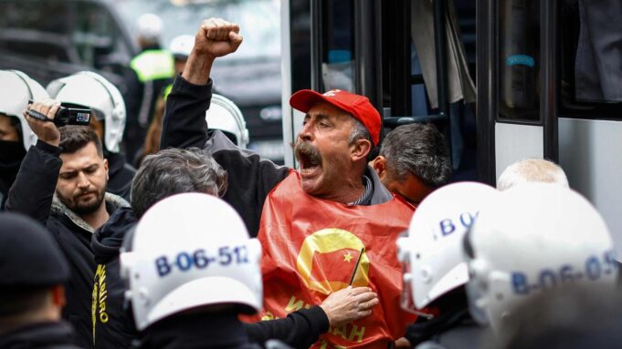 Setki osób aresztowanych podczas demonstracji w Stambule

