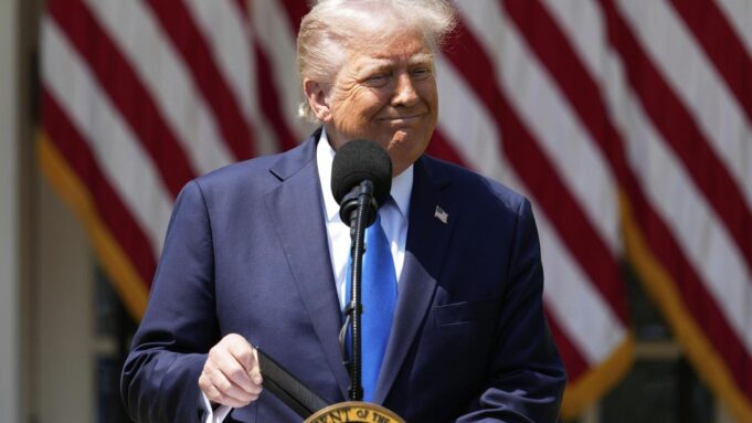 Trump ogłasza sankcje wobec wszystkich irańskich nabywców ropy naftowej


