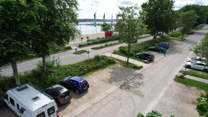 Czy powinny być bezpłatne miejsca parkingowe?

