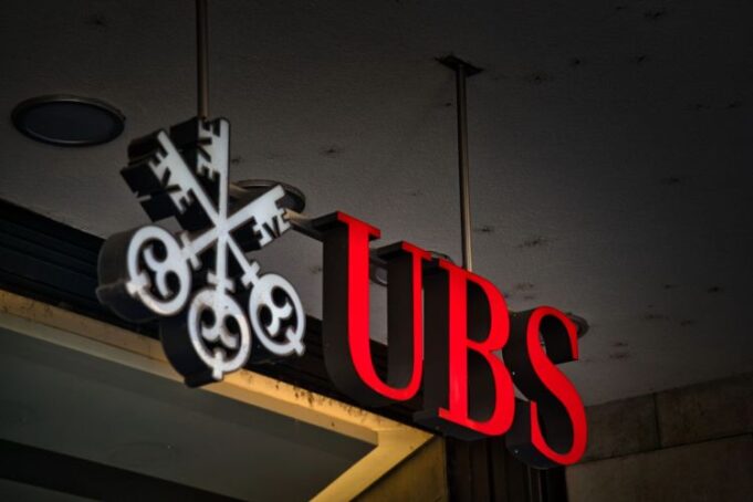 Dane od szefów UBS i tysięcy pracowników na Darknet

