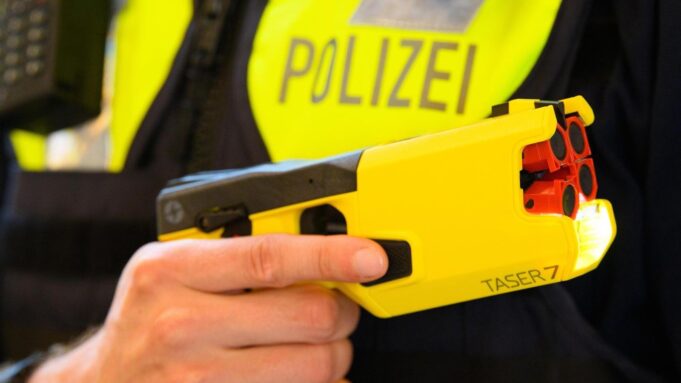 Dobrindt chce wnieść pora elektryczną na policję

