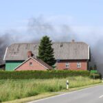 Garaż pali się całkowicie na farmie Hohenfelde