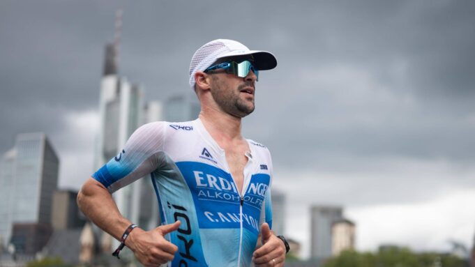 Ironman of Frankfurt: Patrick Lange i tatusia „Seven Seals Book” | Hessenschau.de

