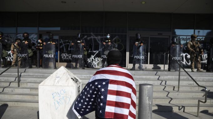 Los Angeles narzuca zamki wyjściowe w części centrum miasta

