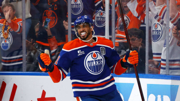 NHL Ticker: Kanadyjczycy dostają Dobson -MVP Bennett Extension

