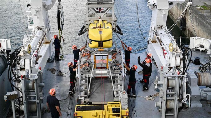 Naukowcy odkrywają ponad 1000 beczek z odpadami nuklearnymi na Oceanie Atlantyckim

