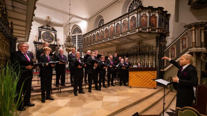 Nowy chór męski Geggstadt mija „New Vocal Academy”

