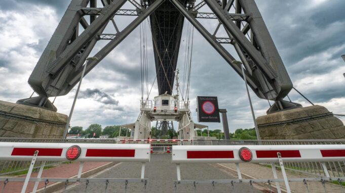 Pływające promy nie są uporządkowane - sfrustrowane osobami dojeżdżającymi

