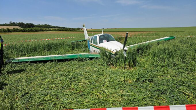 Pojawił się mały samolot: oboje zostali ranni w pobliżu lotniska Kassel-Calden. Hessenschau.de

