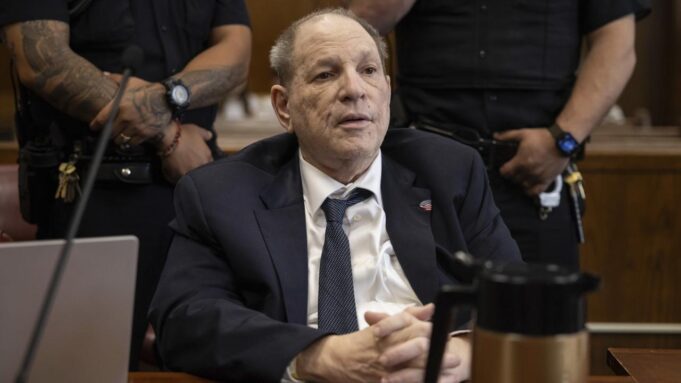 Weinstein znów czuje się intymny w nowym procesie

