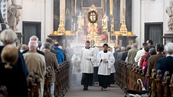 Wiadomości o Pięciokątnym: Kościół wzywa do komunikacji i słuchania | Hessenschau.de

