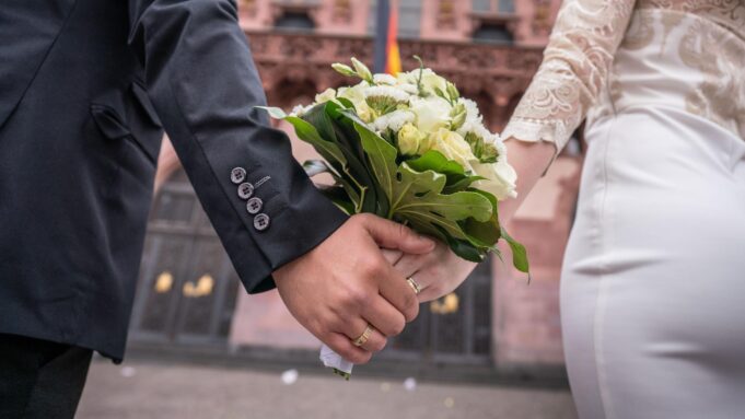 Zawsze niepopularne małżeństwo: mniej małżeństw niż kiedykolwiek wcześniej.

