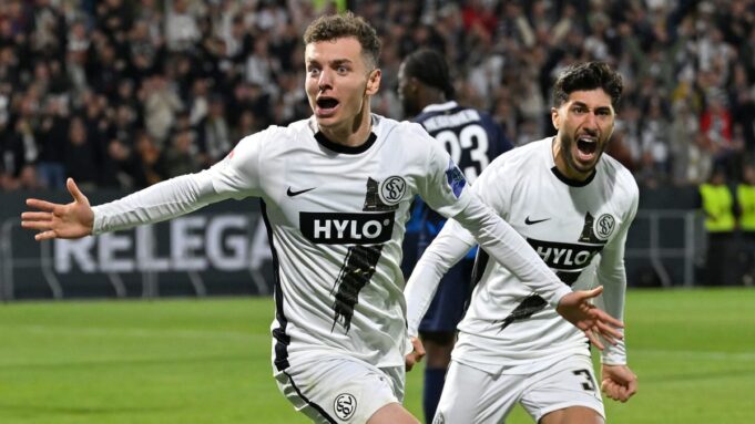 ASLIS oznacza, że poby się w kick-kick

