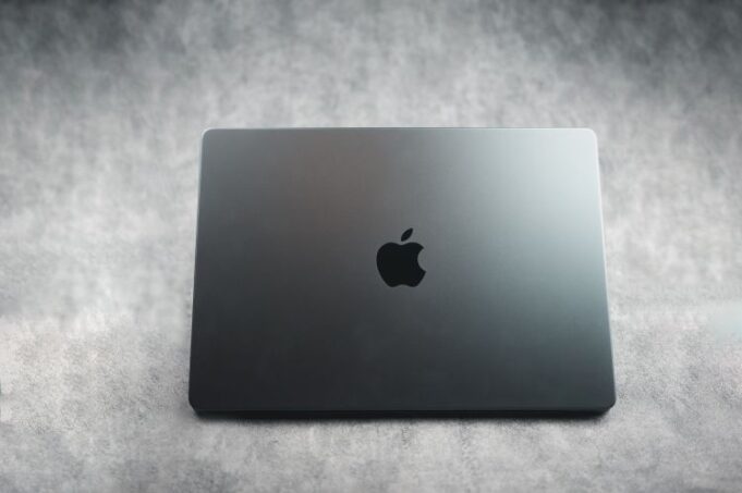 Apple planuje iPhone 17E, iPad, MacBook Pro plus zewnętrzny monitor

