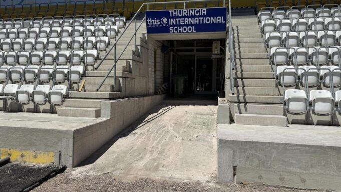 FC Carl Zeiss Jena zawiesza: Praca w piłce nożnej

