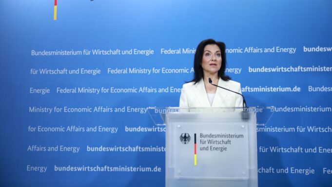 Gdzie minister spraw gospodarczych wprowadził energię?

