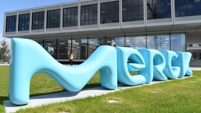 Merck kupuje amerykańskich ekspertów od raka za 3 miliardy euro

