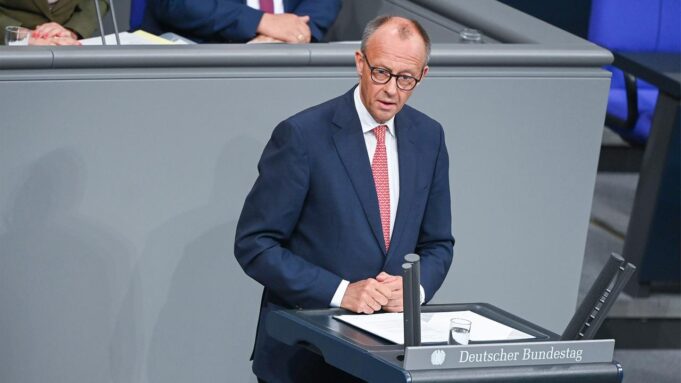 Ogólna debata: Melz broni się i promuje pewność siebie

