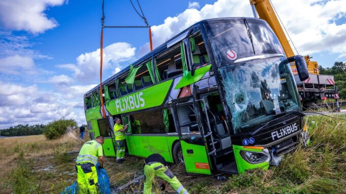 Pasażerowie informują, jak się uwalniają

