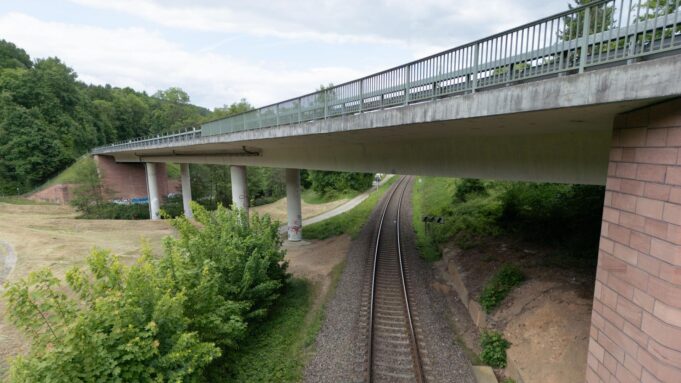 Tak więc wybuchowy bieg Zeller Bridge: 44 kg materiałów wybuchowych za 3000 ton betonu | Hessenschau.de

