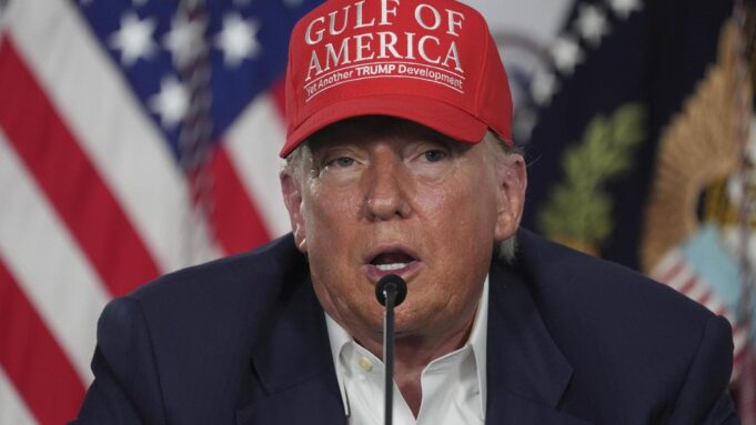 Trump odwiedza więzienia w USA i prosi krokodyla, aby służył jako opiekun

