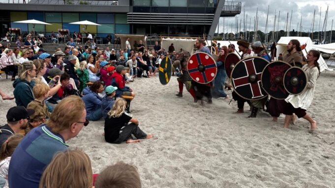 Viking Camp w Eckrnford na plaży

